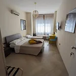 Napoli City Inn