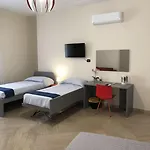 فندق مبيت وإفطار Napoli City Inn 4*